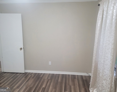 1100 N Reddick Road - Photo Thumbnail 7