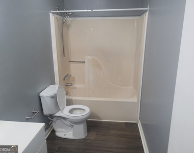1100 N Reddick Road - Photo Thumbnail 5