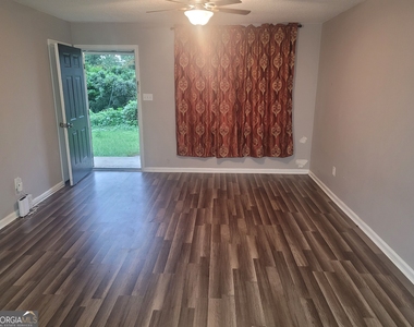 1100 N Reddick Road - Photo Thumbnail 3