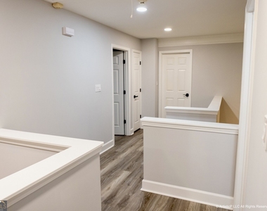 4644 Creekside Cove - Photo Thumbnail 9