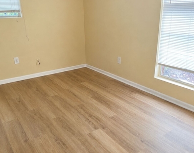93 Forest Road - Photo Thumbnail 12