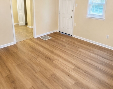 93 Forest Road - Photo Thumbnail 7