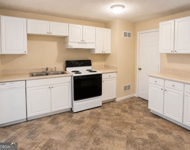 93 Forest Road - Photo Thumbnail 4