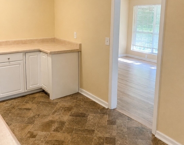 93 Forest Road - Photo Thumbnail 6
