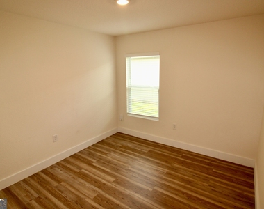 119 Teakwood Drive - Photo Thumbnail 9