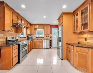30 Carlson Pl - Photo Thumbnail 1