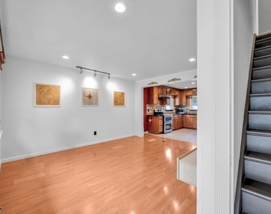 30 Carlson Pl - Photo Thumbnail 6