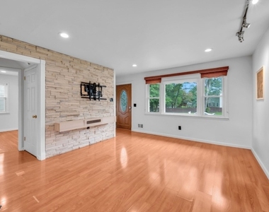30 Carlson Pl - Photo Thumbnail 5