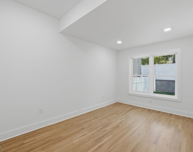 116 Valley St - Photo Thumbnail 15