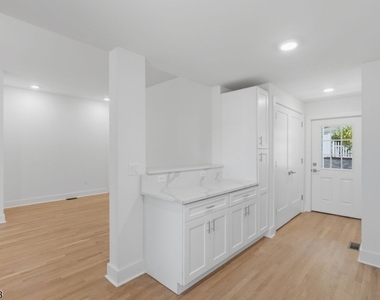 116 Valley St - Photo Thumbnail 4