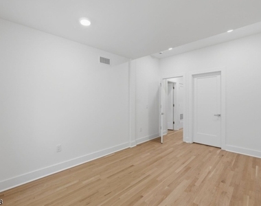 116 Valley St - Photo Thumbnail 16