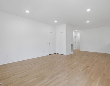 116 Valley St - Photo Thumbnail 9