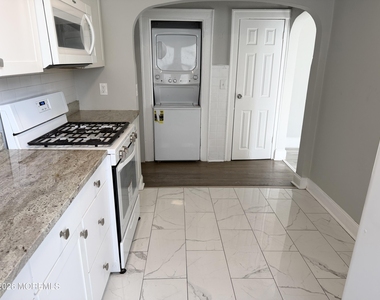 37 2nd Avenue - Photo Thumbnail 4