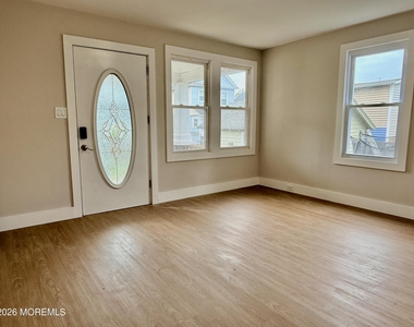 1215 11th Avenue - Photo Thumbnail 2