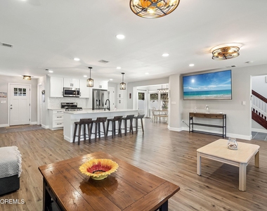 1850 Shore Boulevard - Photo Thumbnail 6