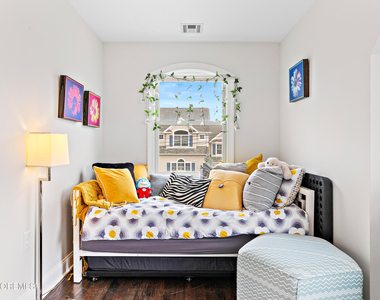 281 Cedar Avenue - Photo Thumbnail 24