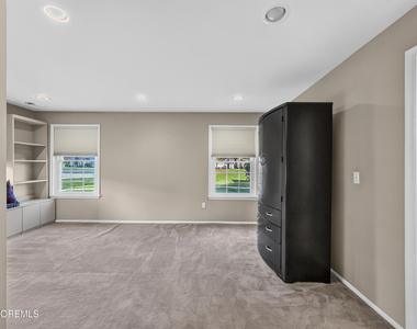 398 Hampton Place - Photo Thumbnail 15