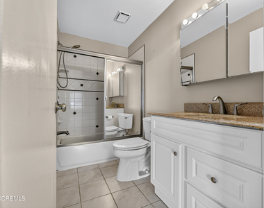 398 Hampton Place - Photo Thumbnail 12