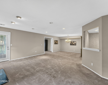 398 Hampton Place - Photo Thumbnail 3