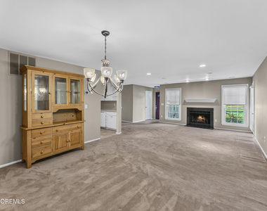 398 Hampton Place - Photo Thumbnail 4