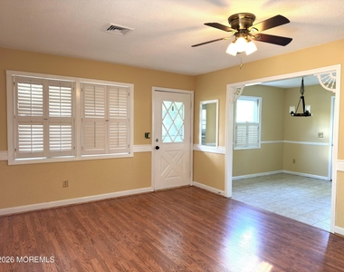 931 Cypress Avenue - Photo Thumbnail 4