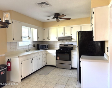 931 Cypress Avenue - Photo Thumbnail 6