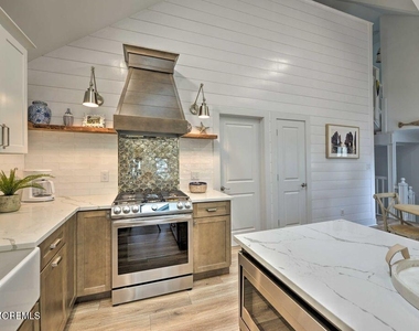 13 Atlantic Avenue - Photo Thumbnail 16