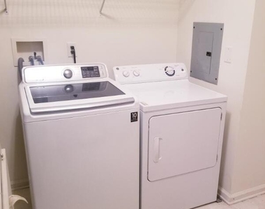 339 Saint Andrews Place - Photo Thumbnail 6