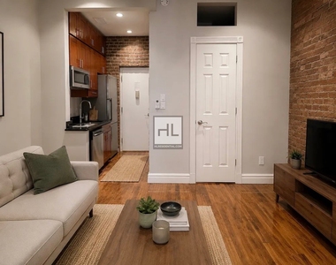 West 14 Street - Photo Thumbnail 1