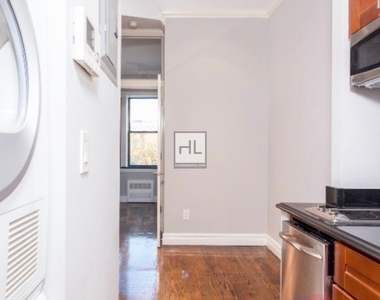 West 14 Street - Photo Thumbnail 8