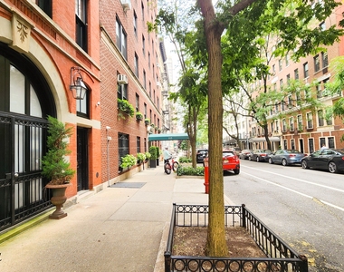 East 87th Street - Photo Thumbnail 7