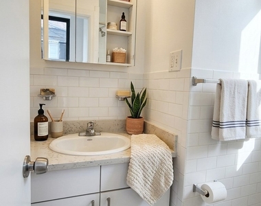 East 87th Street - Photo Thumbnail 2