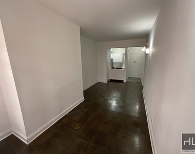 West 22 Street - Photo Thumbnail 2