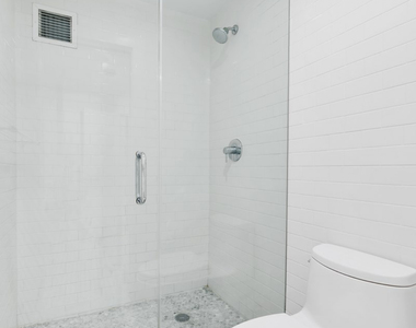 East 95 Street - Photo Thumbnail 6