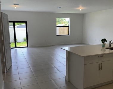 3008 Park Place - Photo Thumbnail 6