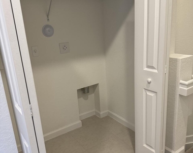 3008 Park Place - Photo Thumbnail 18
