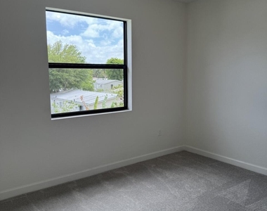 3008 Park Place - Photo Thumbnail 17