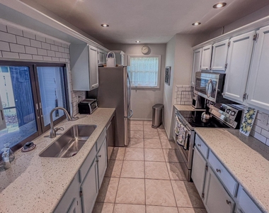 1127 E Seminole Avenue E - Photo Thumbnail 6