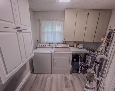 1127 E Seminole Avenue E - Photo Thumbnail 15
