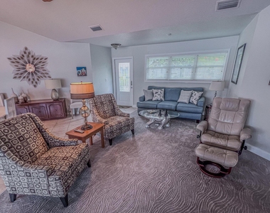 1127 E Seminole Avenue E - Photo Thumbnail 4