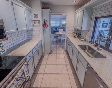 1127 E Seminole Avenue E - Photo Thumbnail 7