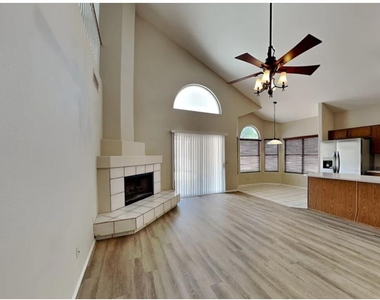 10201 S Hopi Lane - Photo Thumbnail 2