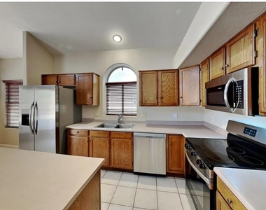 10201 S Hopi Lane - Photo Thumbnail 4