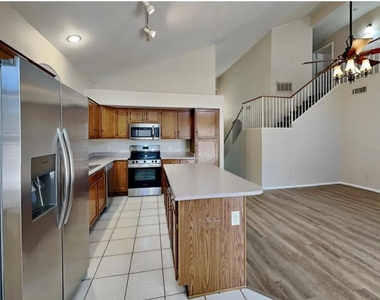 10201 S Hopi Lane - Photo Thumbnail 5