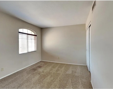 10201 S Hopi Lane - Photo Thumbnail 8