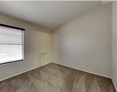10201 S Hopi Lane - Photo Thumbnail 9