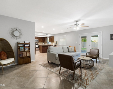 5803 S Kenwood Lane - Photo Thumbnail 5