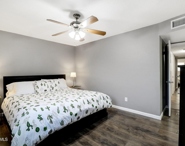 5803 S Kenwood Lane - Photo Thumbnail 6