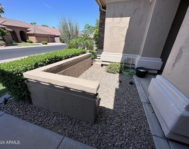 5228 E Bluefield Avenue - Photo Thumbnail 2