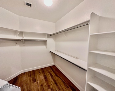 5228 E Bluefield Avenue - Photo Thumbnail 12
